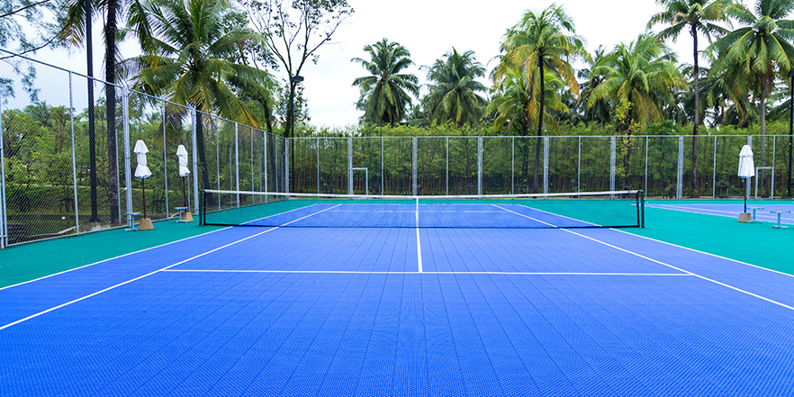  terrain de tennis intérieur