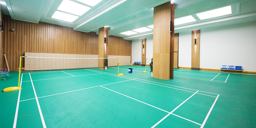 terrain de badminton intérieur