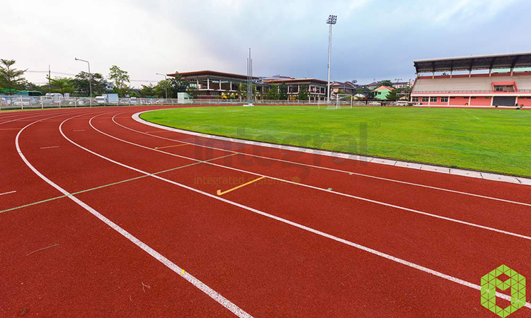 What is 100 Meters Running? How should the running track be?
