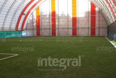 Mini campo de fútbol bajo techo