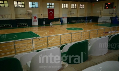 صالة رياضة داخلية بارضية خشبية في عثمان غازي بورصة