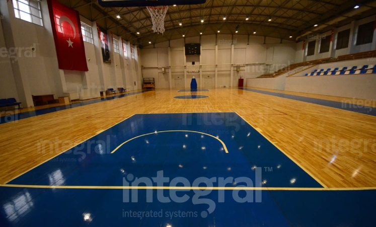 Salle de sport intérieure avec plancher synthétique de Balıkesir