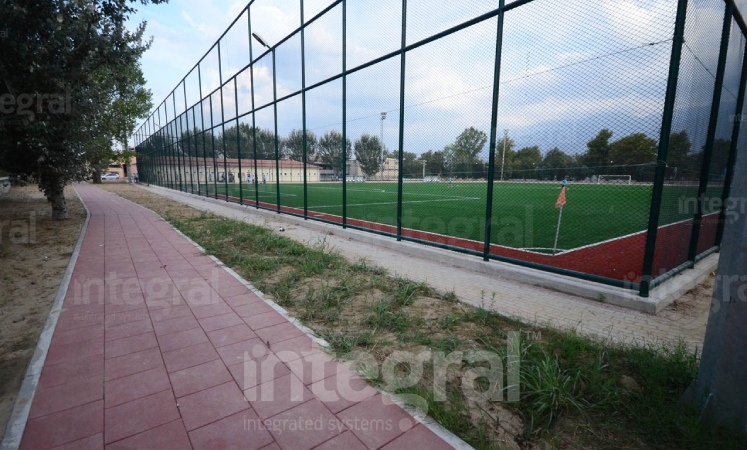 ملعب كرة قدم من العشب الصناعي للبلدية الرئيسية في مدينة بورصة
