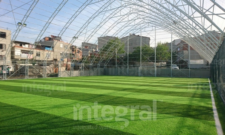 ملعب كرة قدم مغلق فولاذي في بيليك دوزو اسطنبول