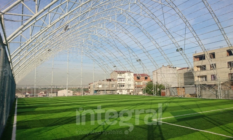 ملعب كرة قدم مغلق فولاذي في بيليك دوزو اسطنبول