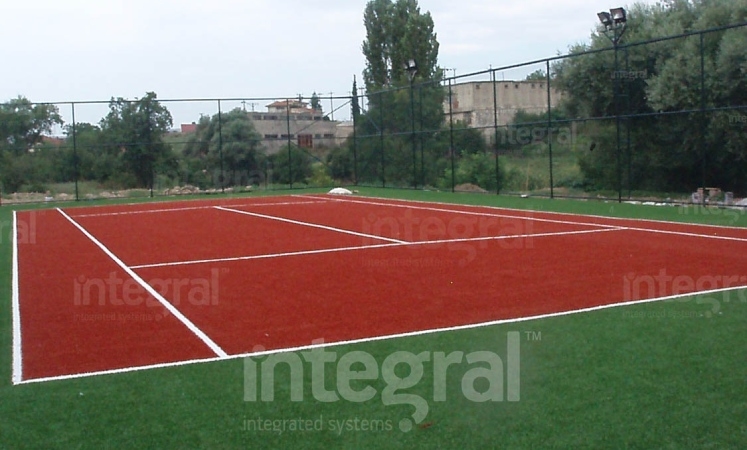 Cancha de tenis con piso de alfombra de césped artificial en Kırklareli