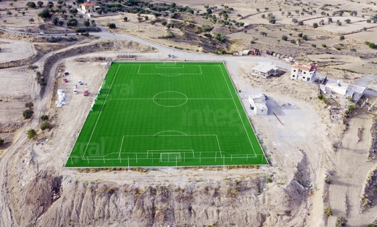 Футбольное поле с искусственной травой на Кипре