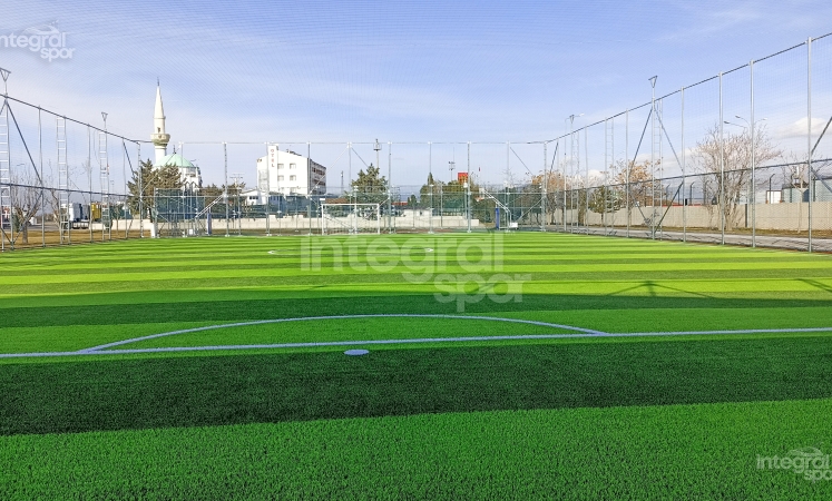 ملعب كرة القدم المصغر من مصنع مرسيدس - تجديد متعدد الأغراض