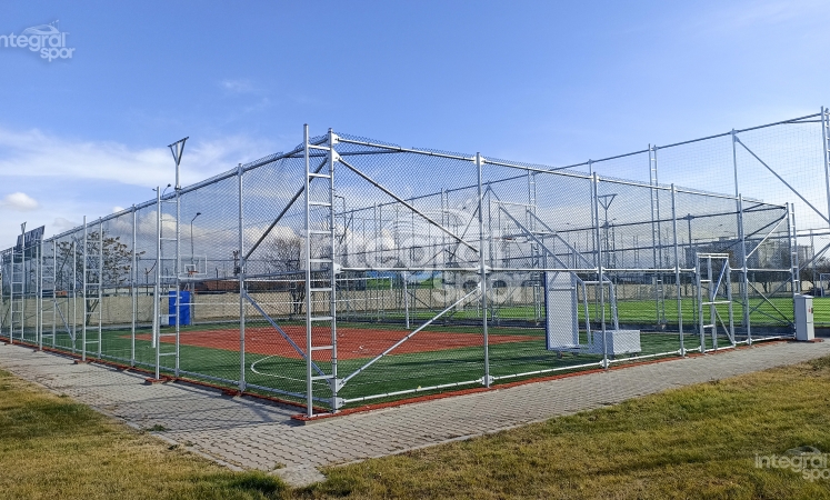 Мини-футбольное поле Mercedes Фабрика – реконструкция многоцелевого поля
